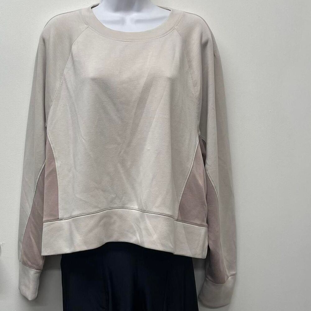 EUC Layers Size XL Women's Soft Silky Stretchy Shirt